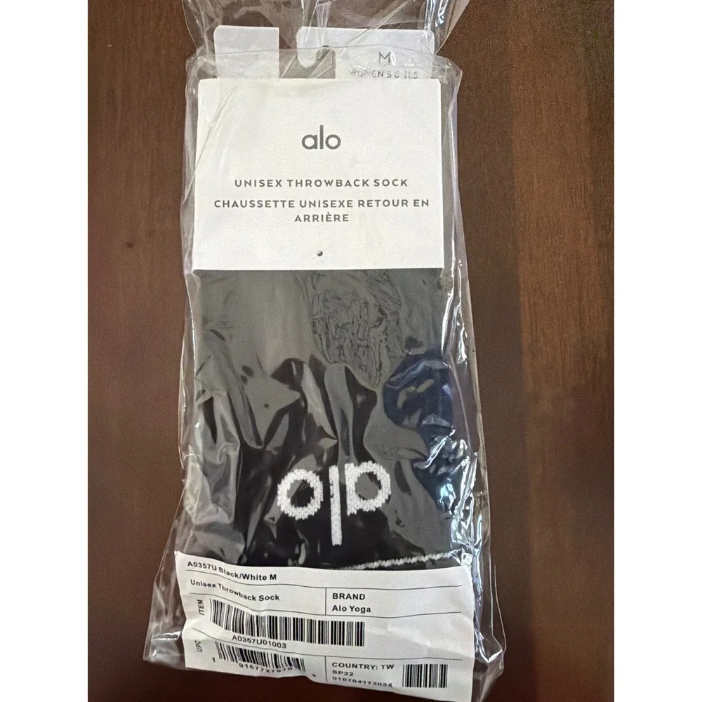ALO Yoga Throwback Sock Unisex M Athletic Black/White New Retro Casual Lounge