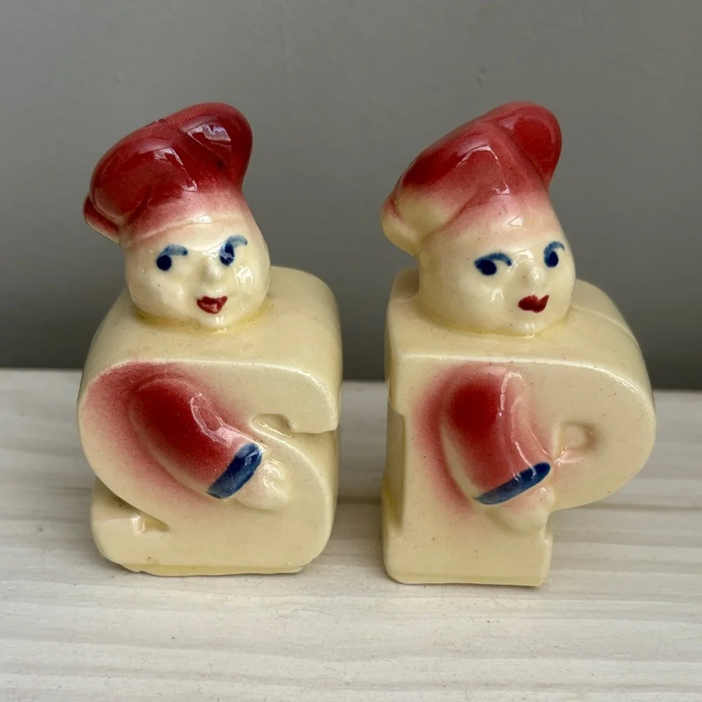 VTG Set of‎ Shawnee Pottery Chef Salt & Pepper Shakers