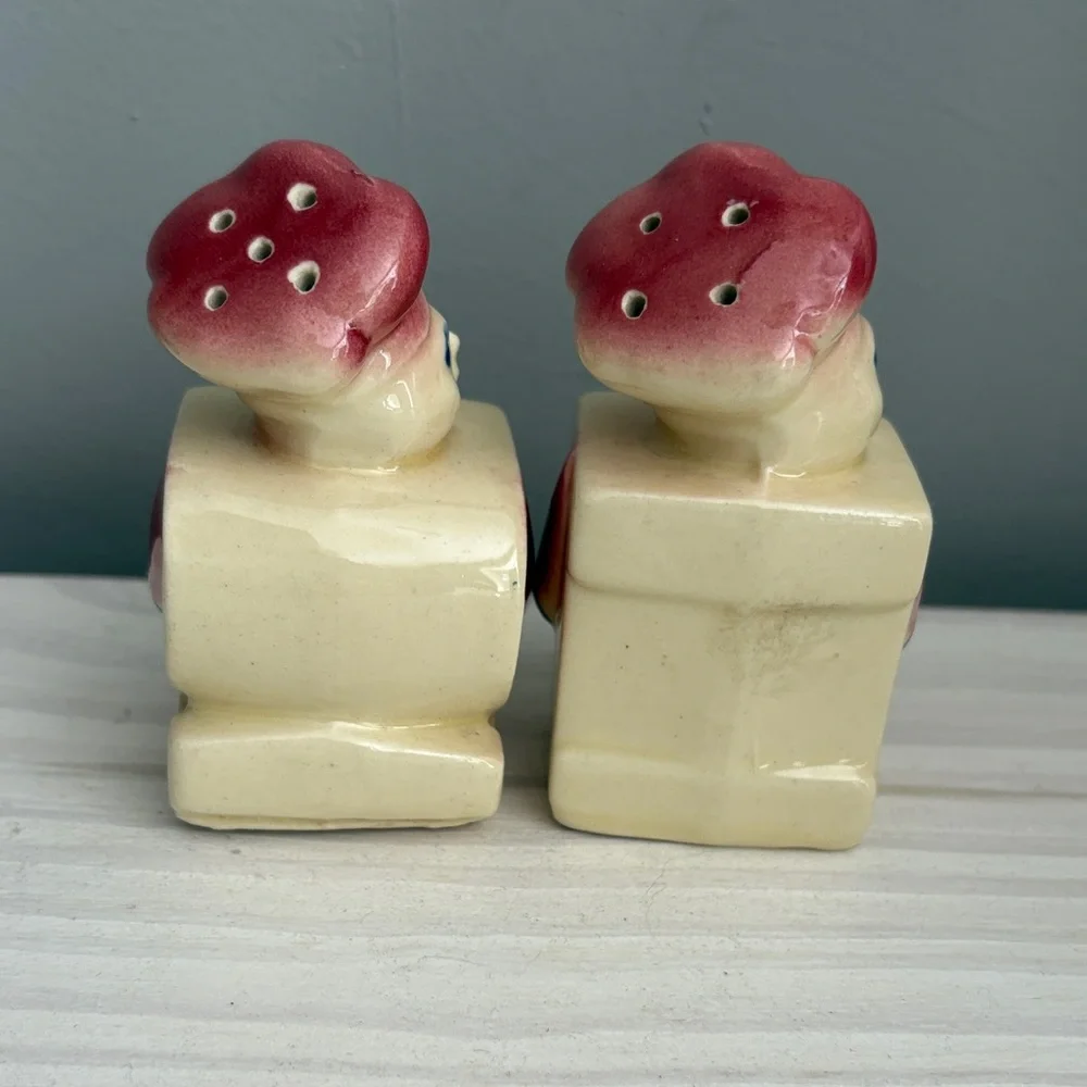 Shawnee Pottery vintage set