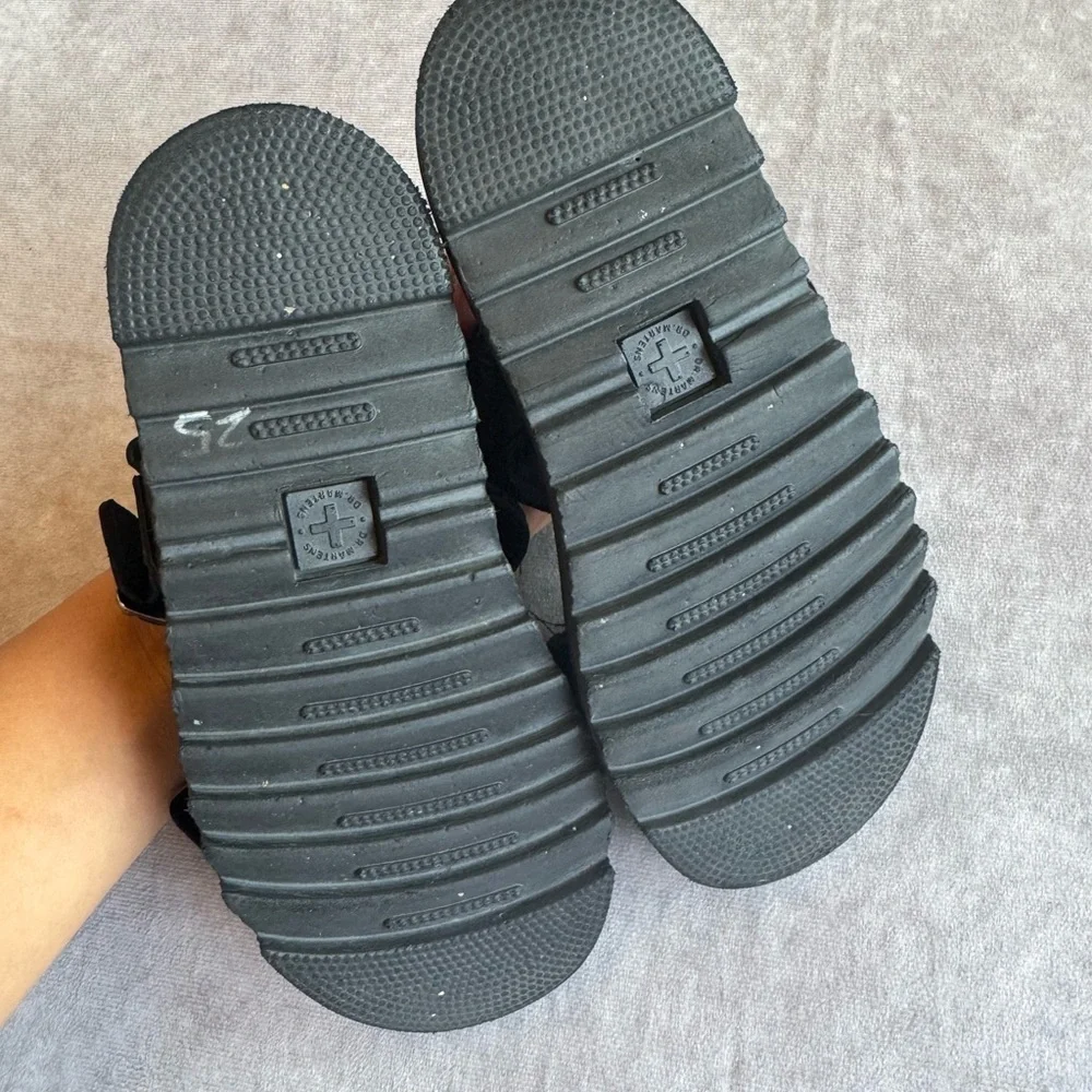 Dr. Martens straps black