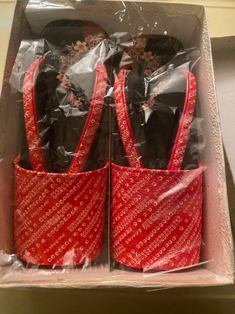 New Red floral wooden geta with rain cover 23.5