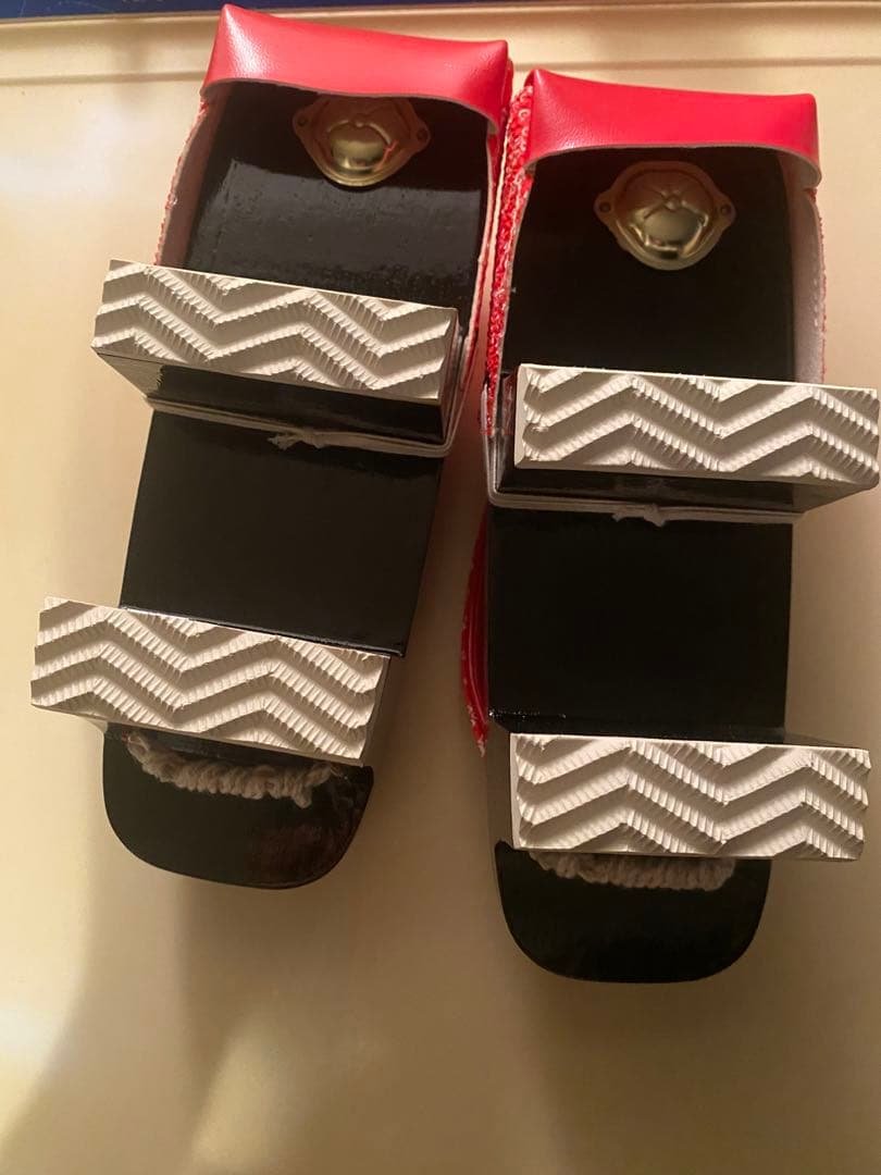 New Red floral wooden geta with rain cover 23.5