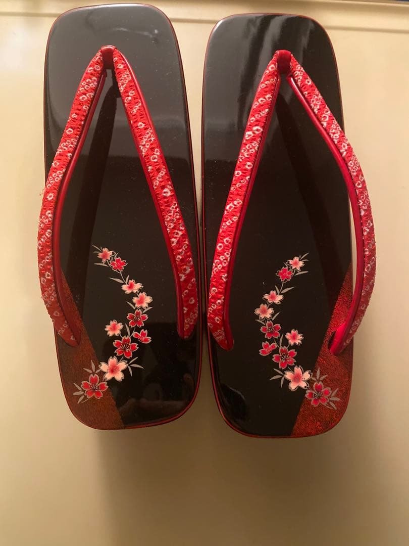 New Red floral wooden geta with rain cover 23.5